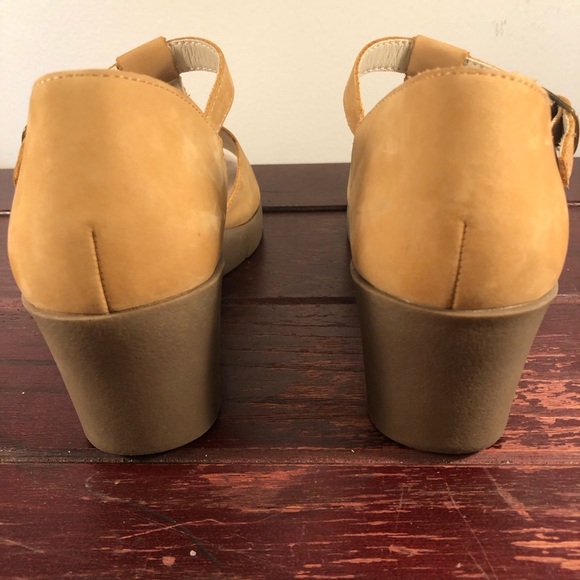 Cliffs by White Mountain Parisia Wedge Leather Wedge Sandal Yellow Size 10 - Picture 5 of 9